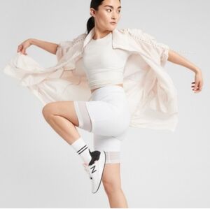 Athleta Mesh Me Up Stash Pocket 8'' Short in White Size Small